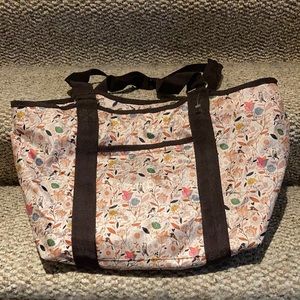 Light and sturdy tote.